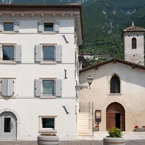 absentia-1763-garda-boutique-home.hotelinveneto.com/